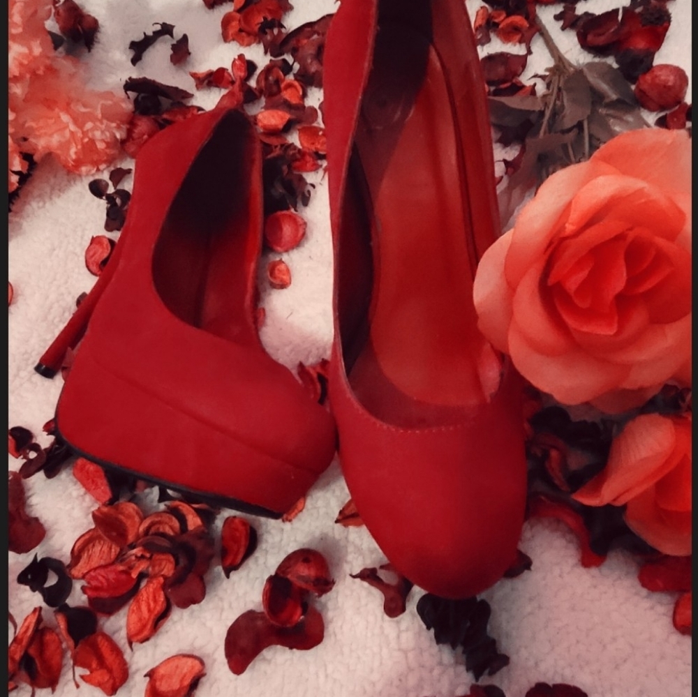 Red pumps